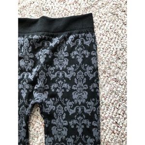 SOLD Printed leggings